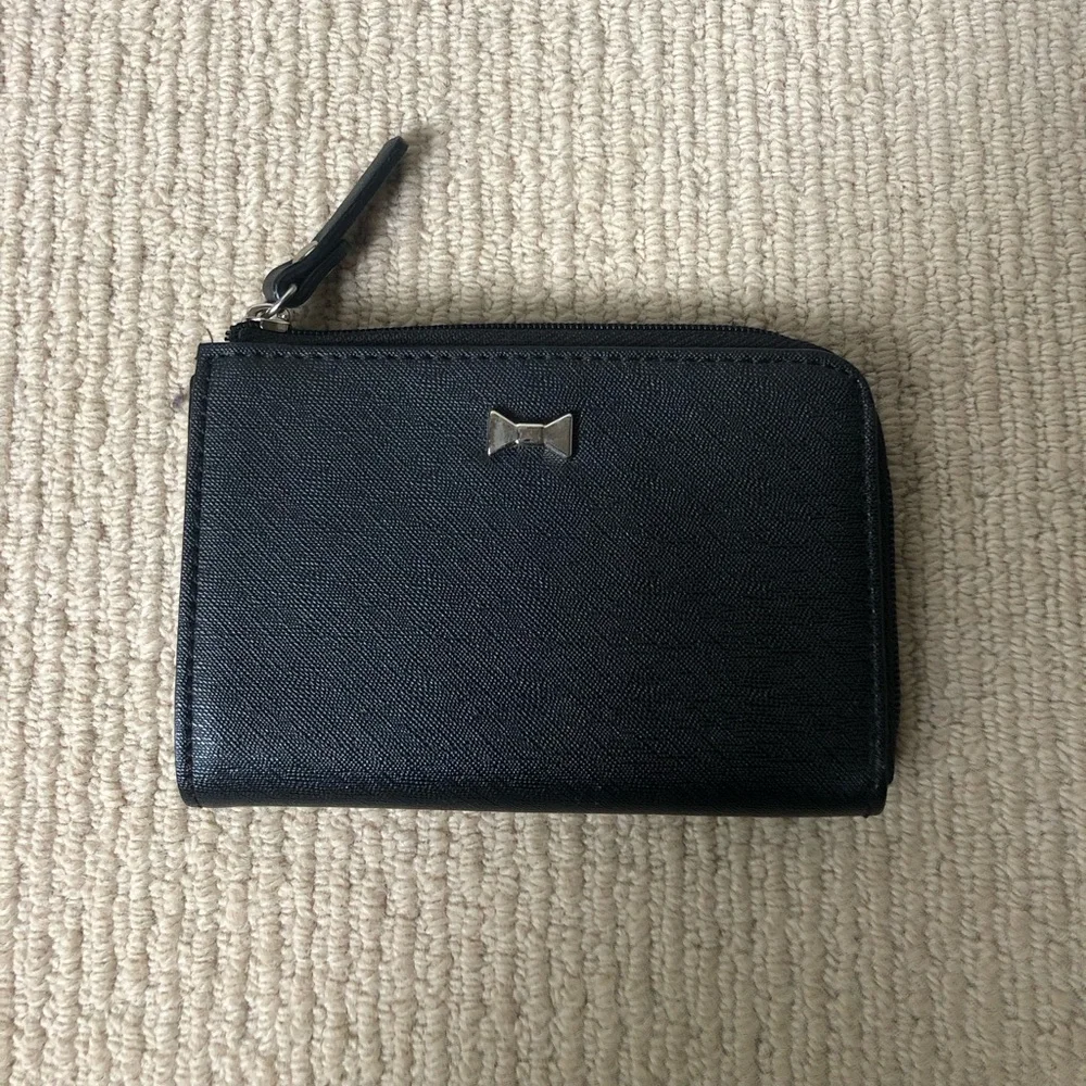 💕2/$20 *NWOT* Black Wallet with Decorative Bow - Mia & Luca - Picture 1 of 3